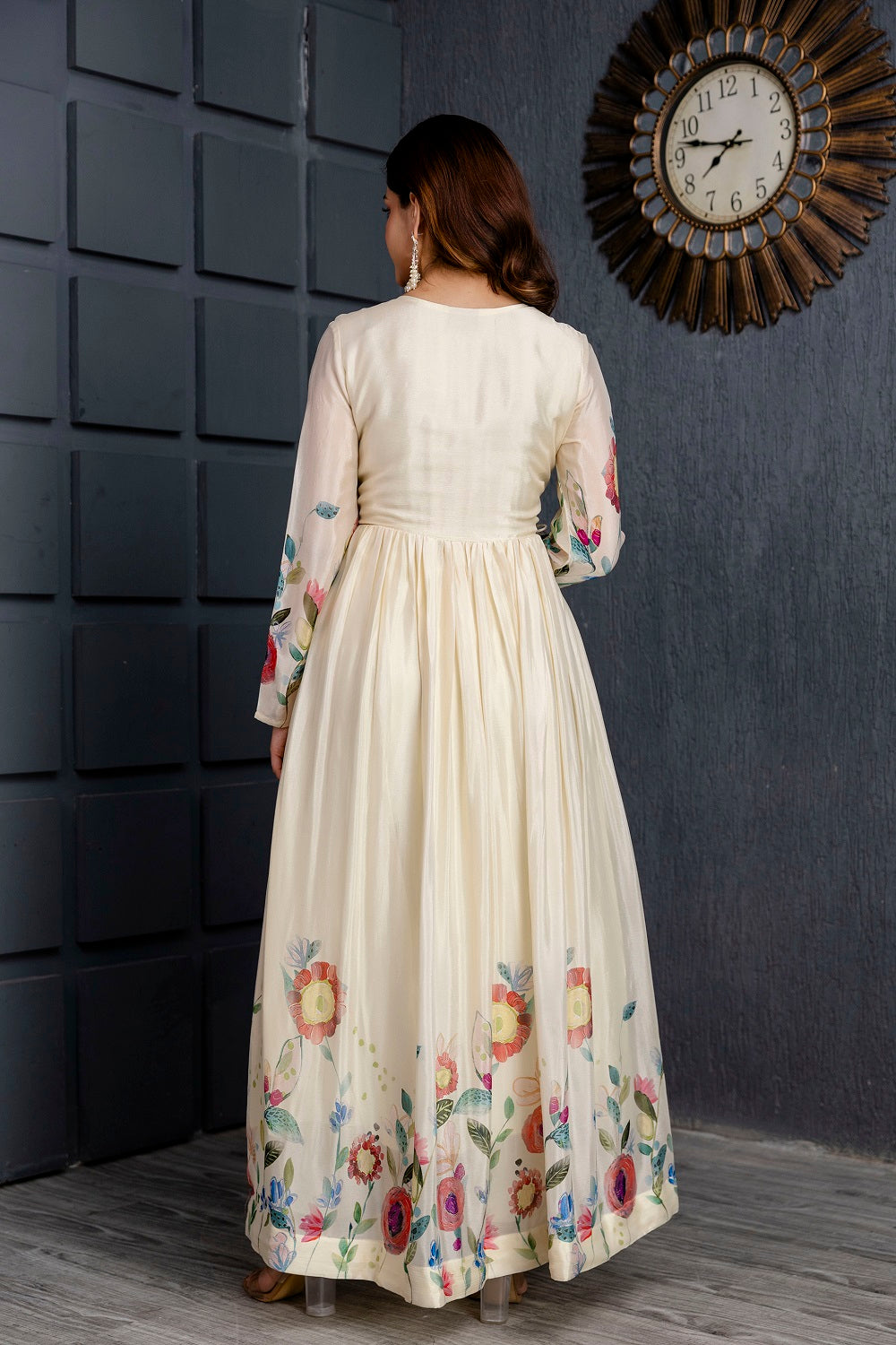 Kaira Cream Partyqueen Kurti Pant Dupatta Set