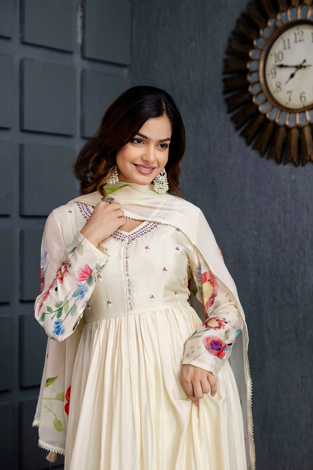 Kaira Cream Partyqueen Kurti Pant Dupatta Set
